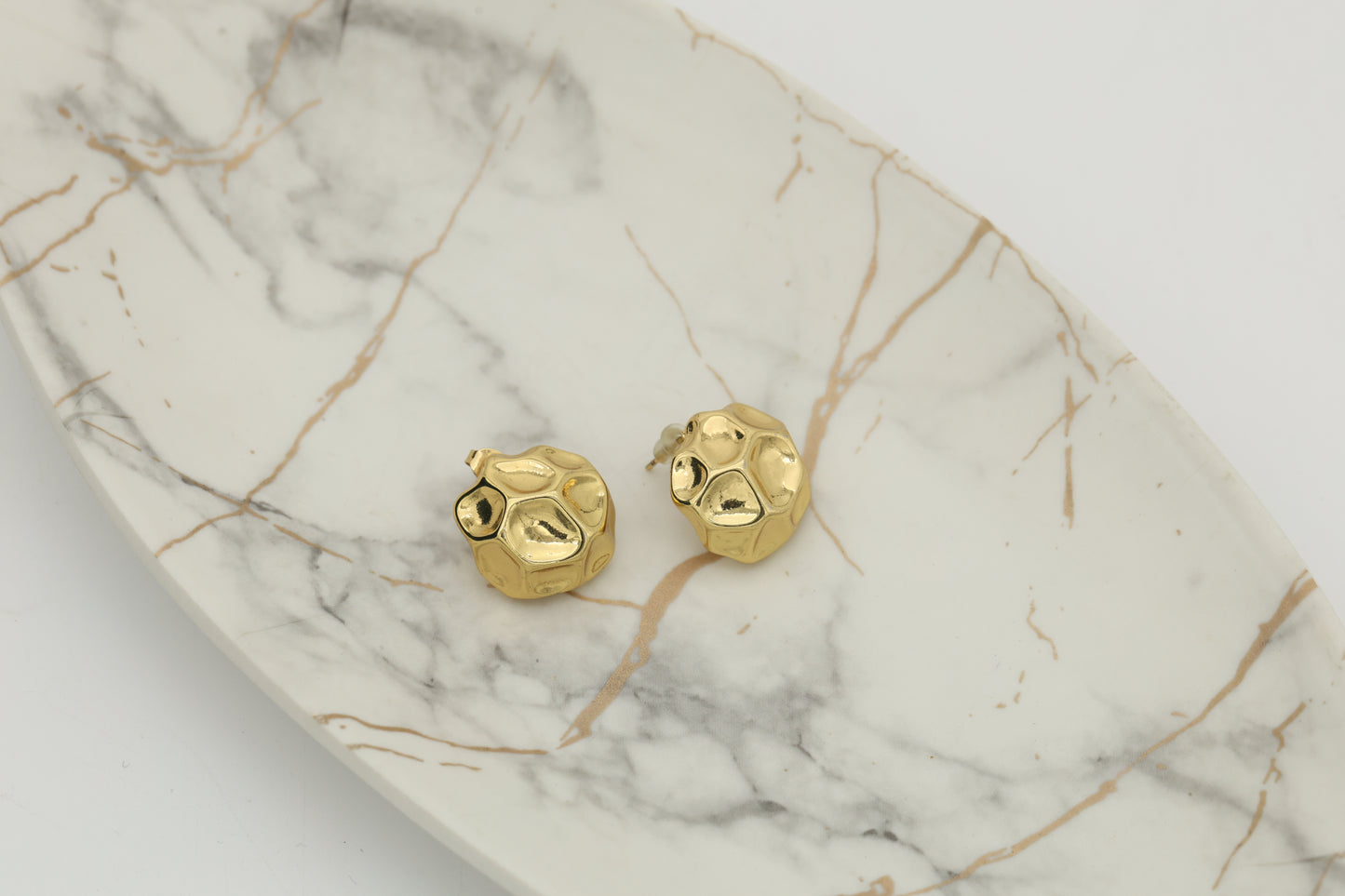 Yashaswini Dayama in Adatta Earring