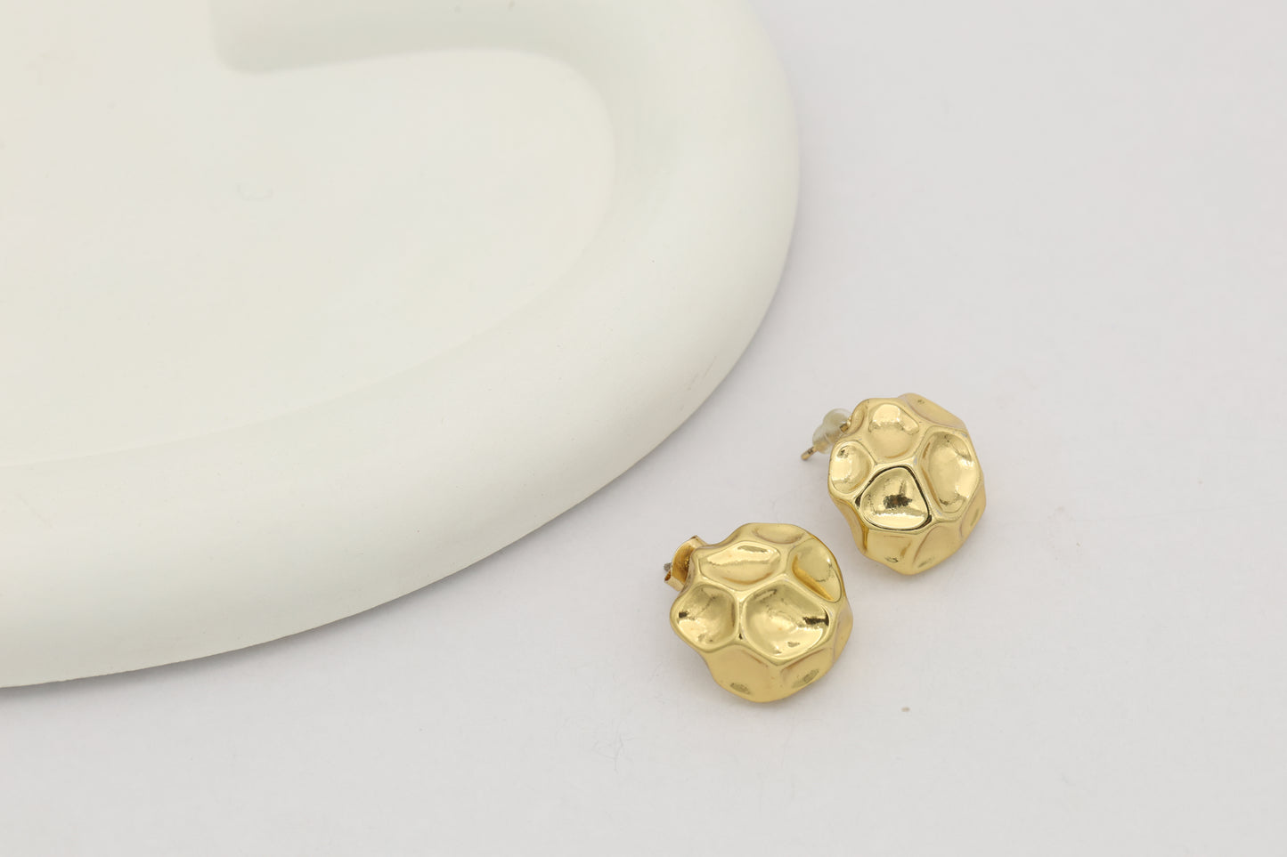Yashaswini Dayama in Adatta Earring