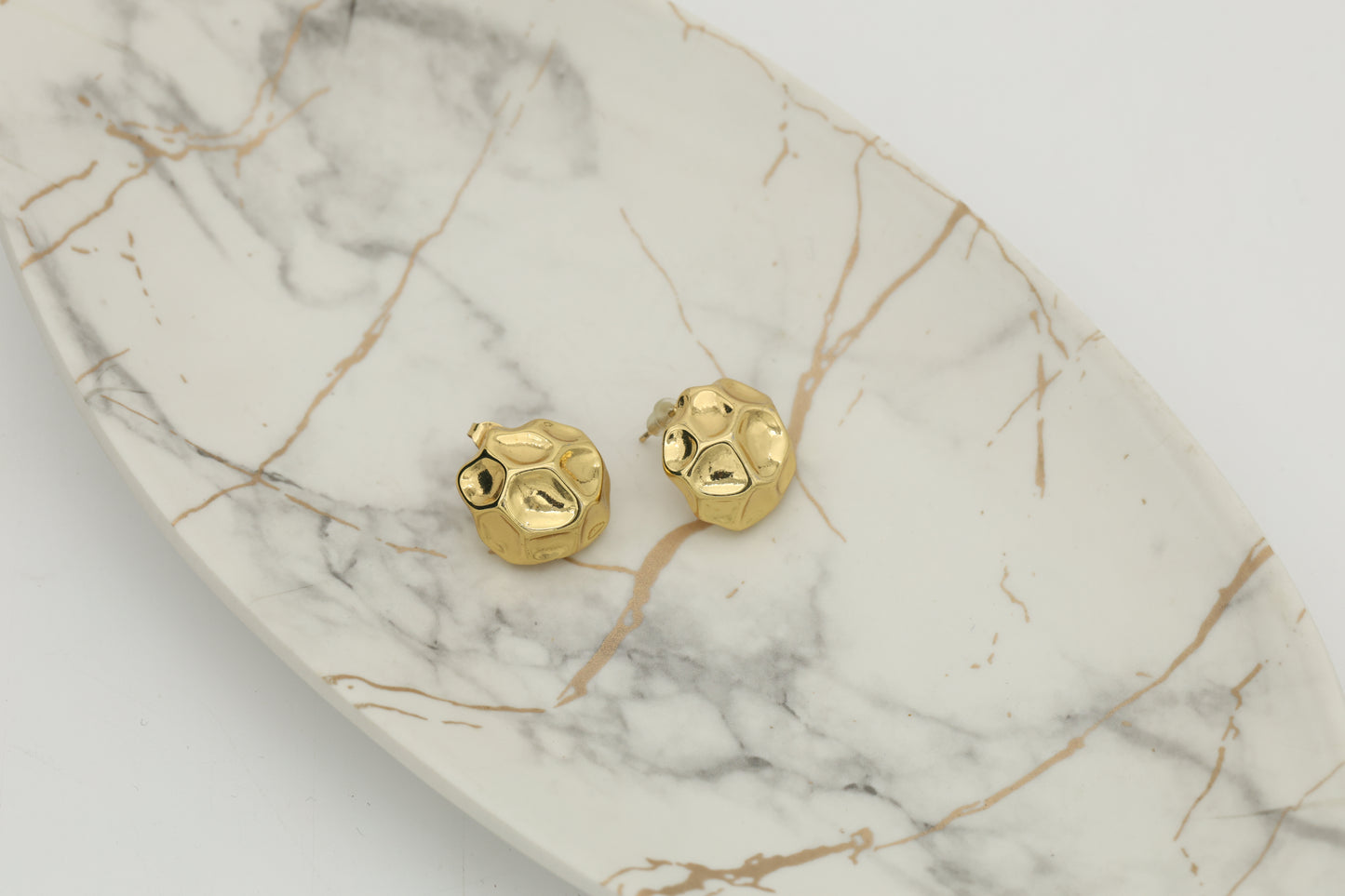 Yashaswini Dayama in Adatta Earring